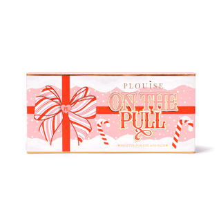 पी. लुईस ऑन द पुल क्रिसमस आईशैडो पैलेट्स