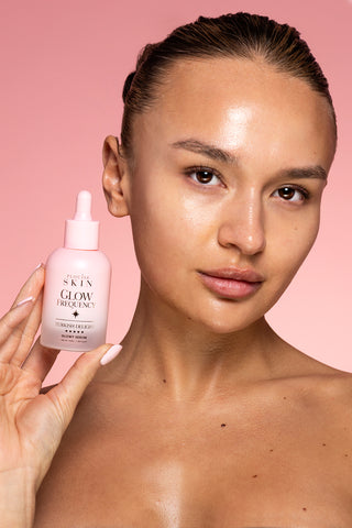 P.Louise Vitamin E & Probiotc Glow Serum Model 2